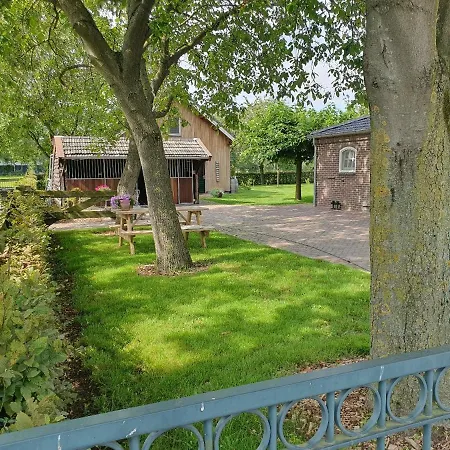B&B De NieuwenHof 'De Tuinkamer'-3